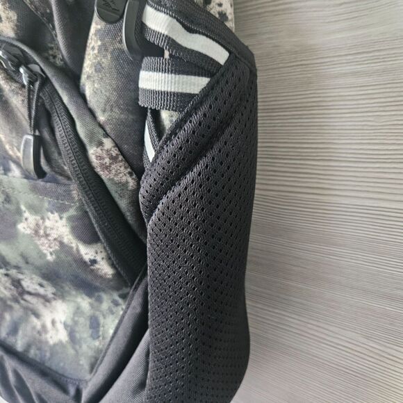 High Sierra Swoop SG Backpack 17" Laptop Pocket, Camo New w/tags - Picture 14 of 16